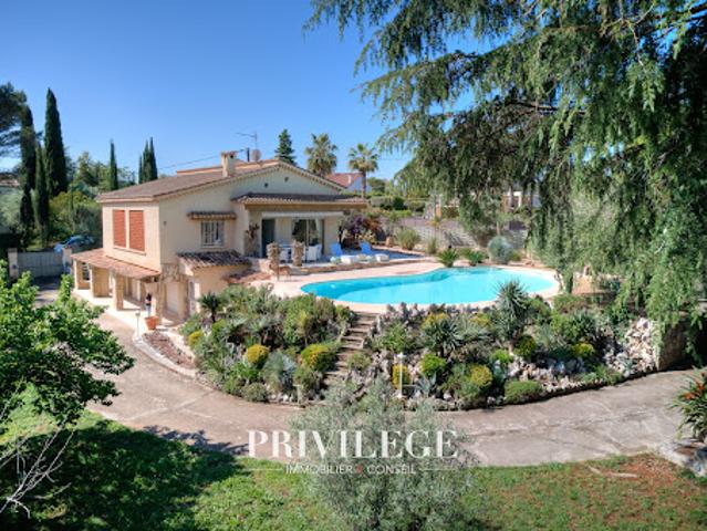 Villa avec piscine et jardin