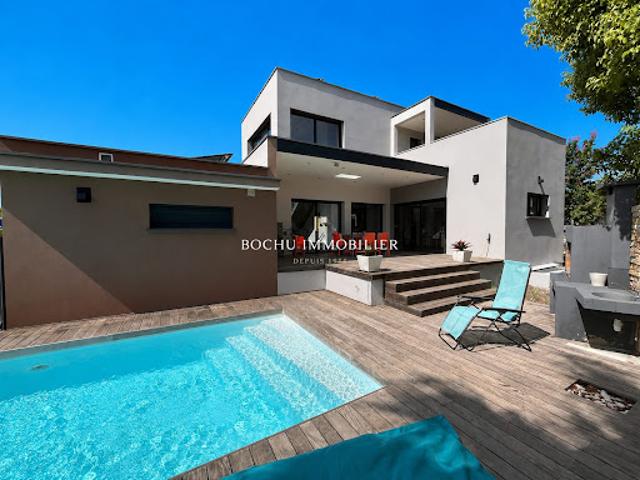 Villa avec piscine et jardin