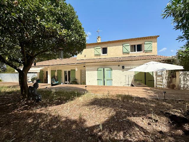 Villa avec piscine et jardin