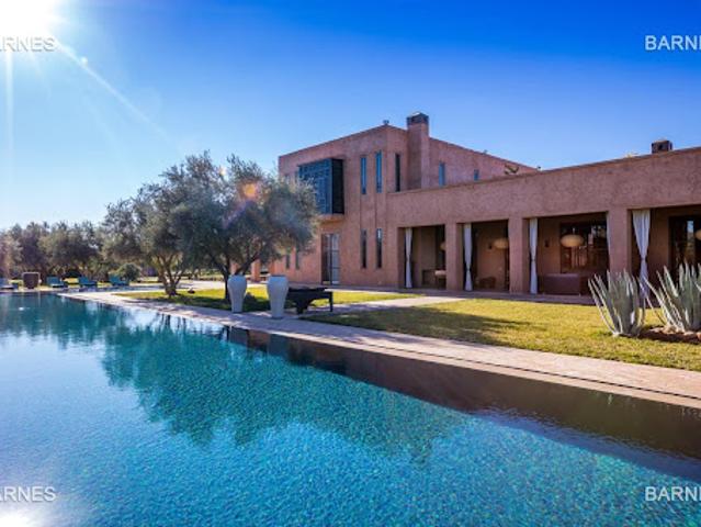 Villa avec piscine et jardin