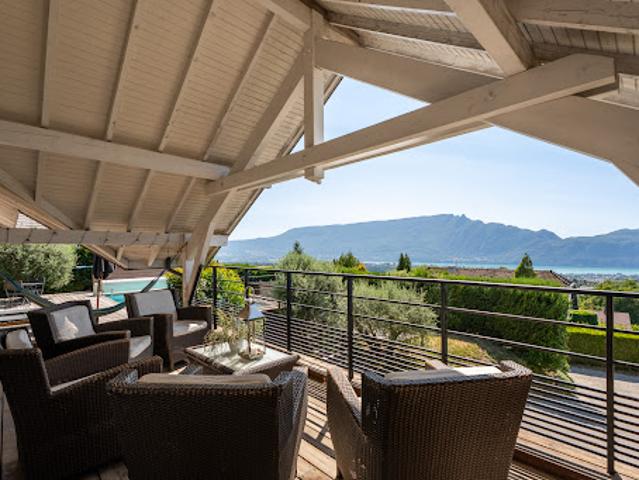 Villa avec piscine et jardin