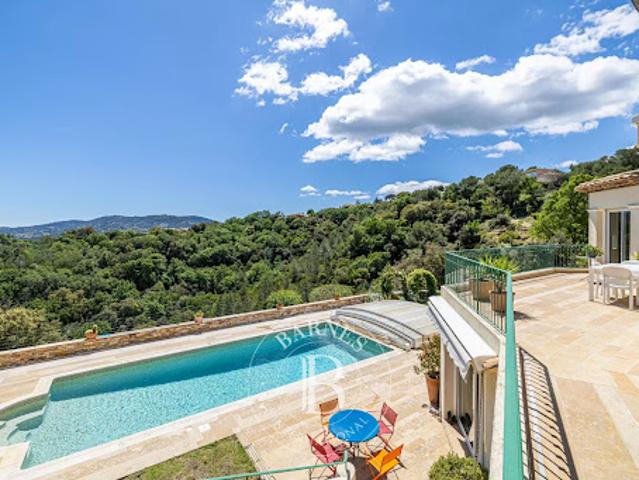 Villa avec piscine et jardin