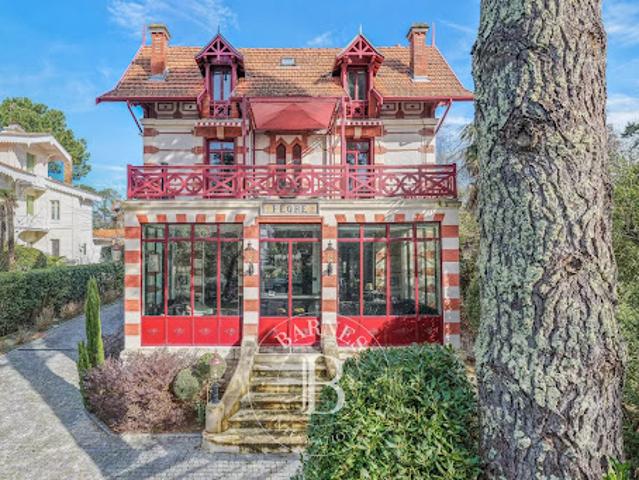 Villa avec piscine et jardin