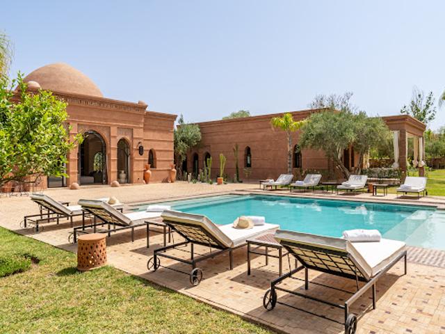 Villa avec piscine et jardin