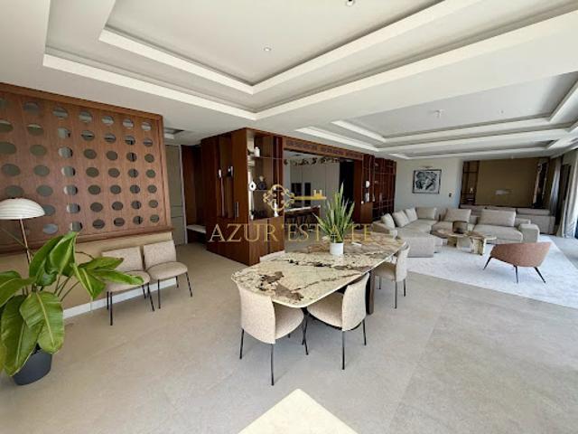 Villa avec piscine et jardin
