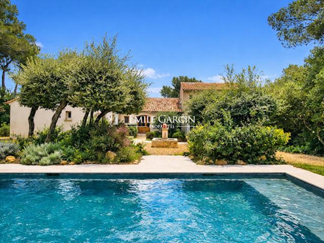 Villa avec piscine et jardin