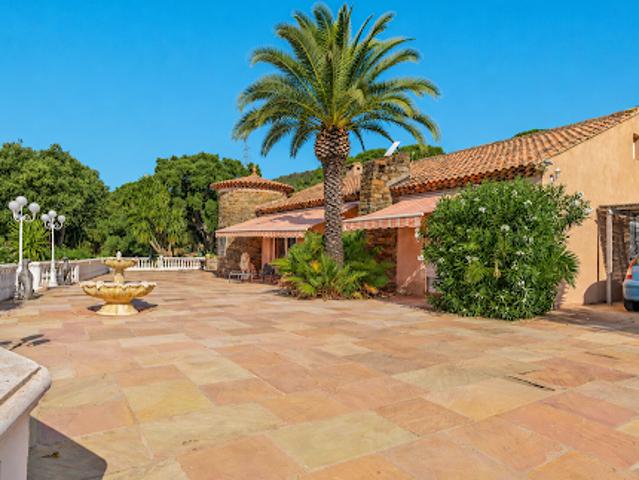 Villa avec piscine et jardin
