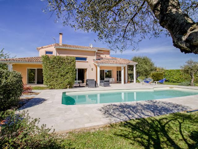 Villa avec piscine et jardin