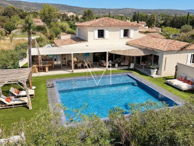 Villa avec piscine et jardin