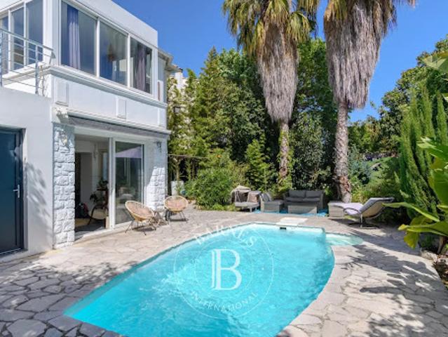 Villa avec piscine et jardin