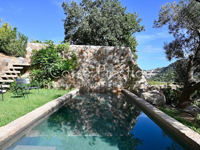 Villa avec piscine et jardin