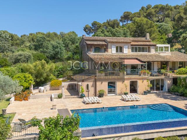 Villa avec piscine et jardin