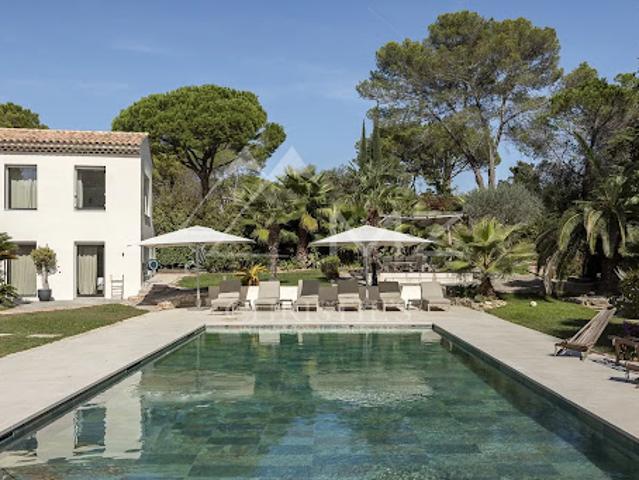 Villa avec piscine et jardin