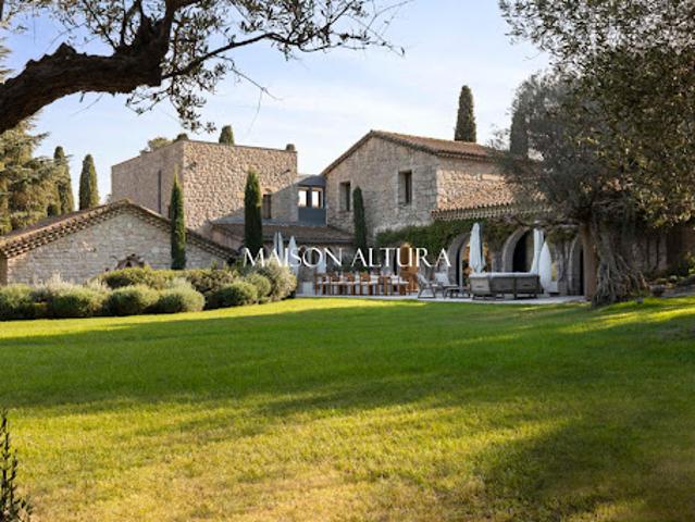 Villa avec piscine et jardin