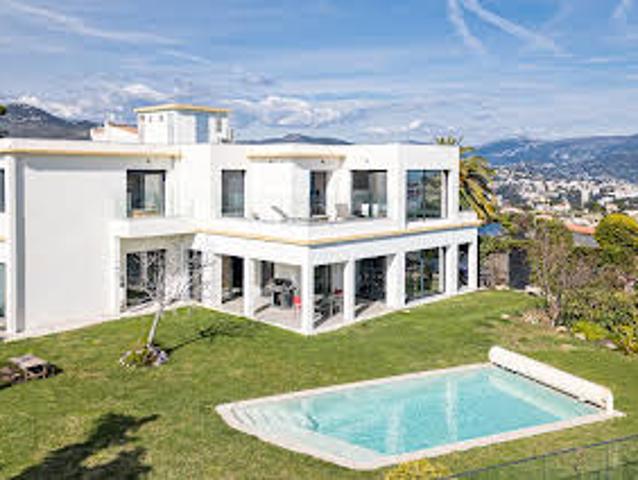 Villa avec piscine et jardin
