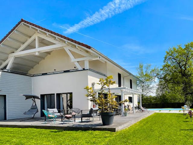 Villa avec piscine et jardin