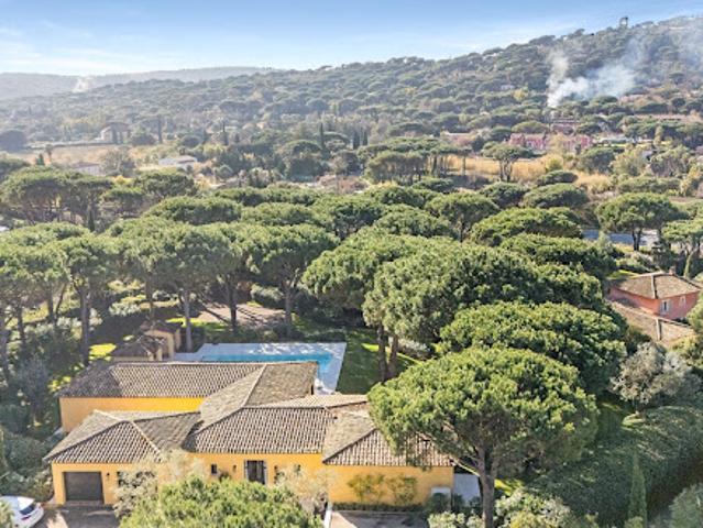 Villa avec piscine et jardin