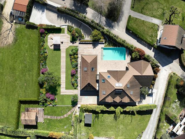 Villa avec piscine et jardin