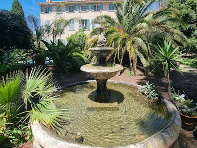 Villa avec piscine et jardin