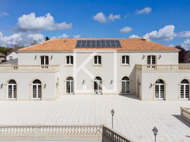 Villa avec piscine et jardin