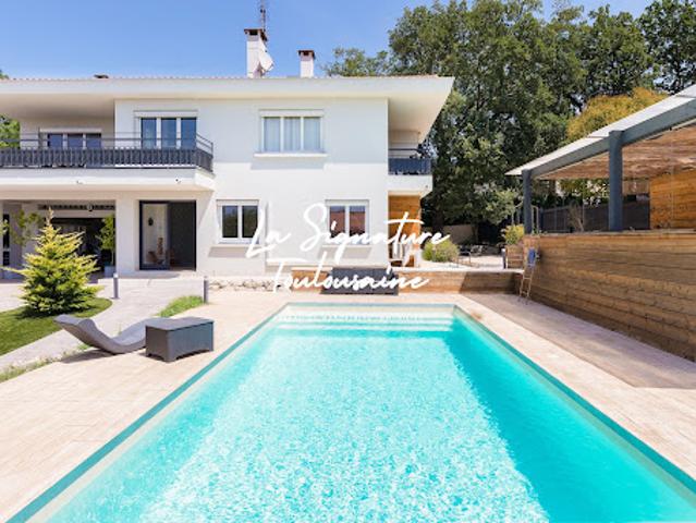 Villa avec piscine et jardin