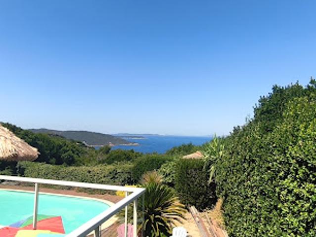 Villa avec piscine et jardin