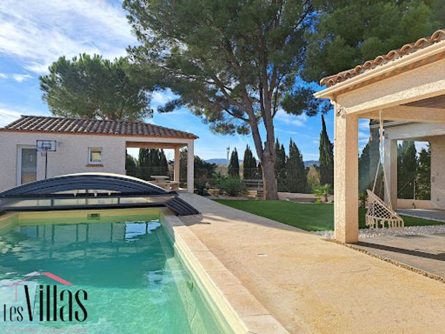 Villa avec piscine et jardin