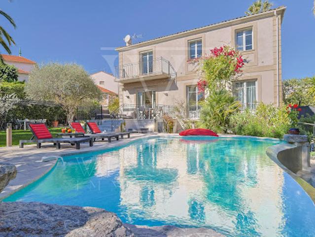 Villa avec piscine et jardin