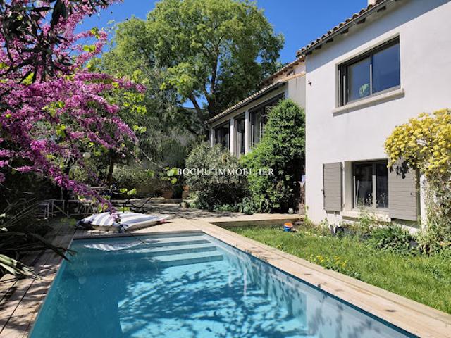 Villa avec piscine et jardin