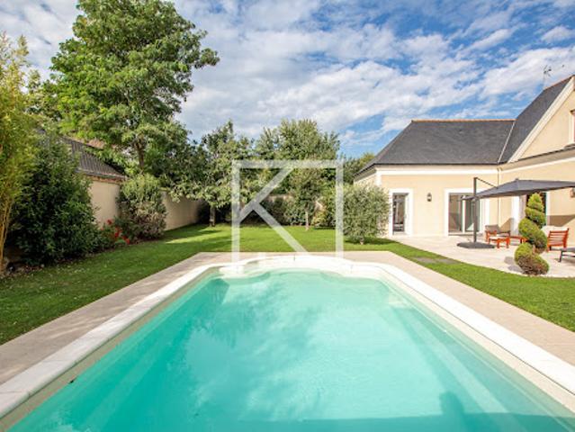 Villa avec piscine et jardin