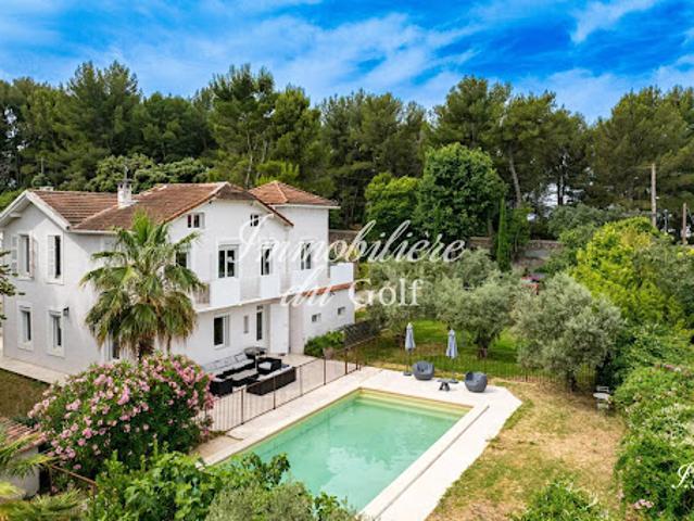 Villa avec piscine et jardin