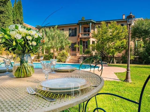 Villa avec piscine et jardin
