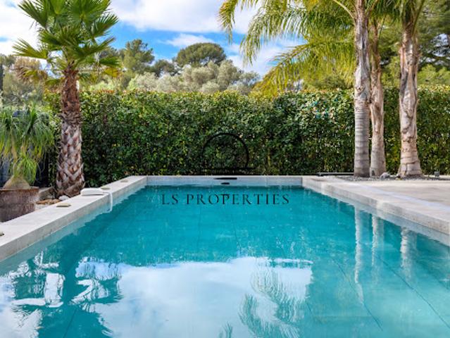 Villa avec piscine et jardin