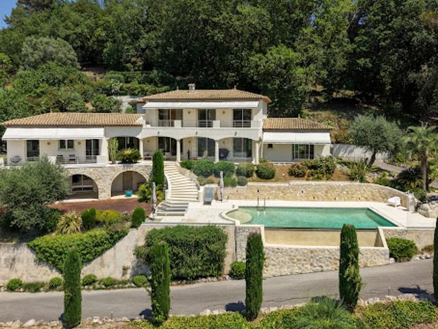 Villa avec piscine et jardin