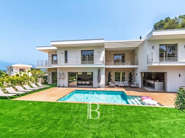 Villa avec piscine et jardin