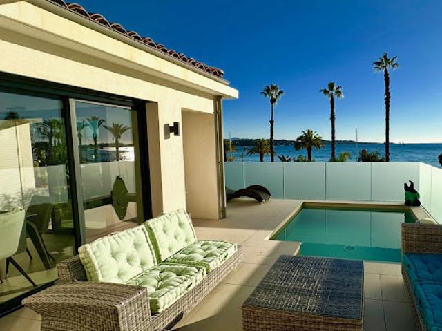 Villa avec piscine et jardin
