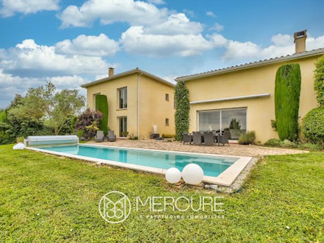 Villa avec piscine et jardin