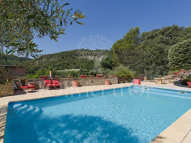 Villa avec piscine et jardin