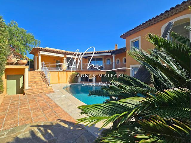 Villa avec piscine et jardin