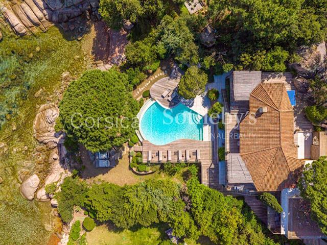 Villa avec piscine et jardin