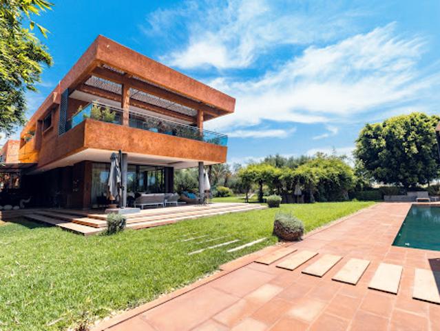 Villa avec piscine et jardin