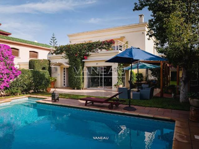 Villa avec piscine et jardin