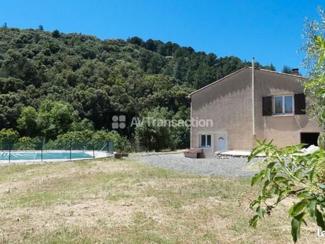 Villa avec piscine et jardin