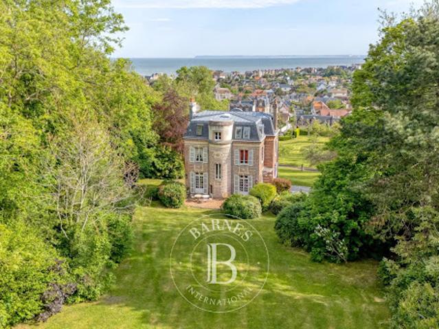Villa avec piscine et jardin