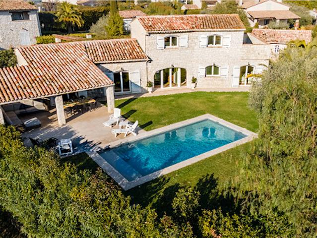 Villa avec piscine et jardin