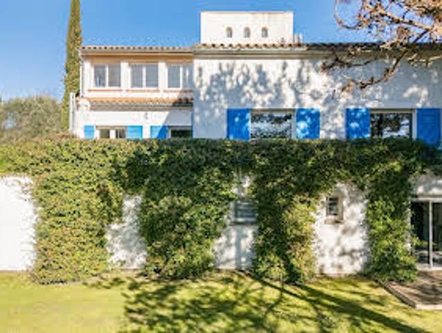 Villa avec piscine et jardin