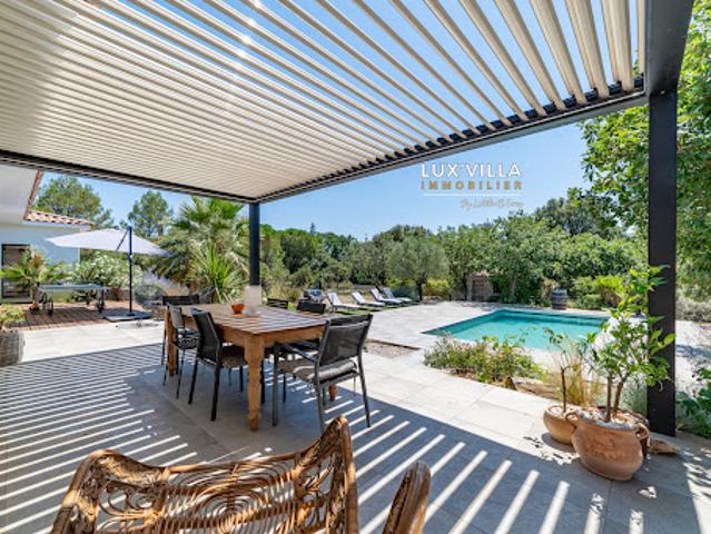 Villa avec piscine et jardin