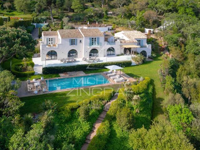 Villa avec piscine et jardin
