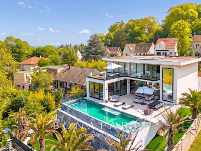 Villa avec piscine et jardin