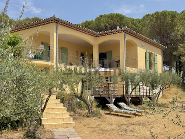 Villa avec piscine et jardin